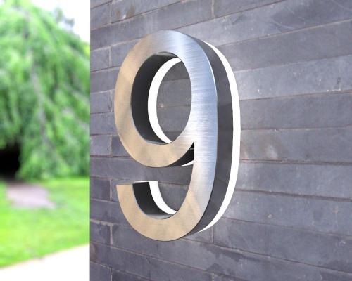 Artikelbild des Artikels “Beleuchtete LED-Edelstahl-Hausnummer 9 in 3D Optik 