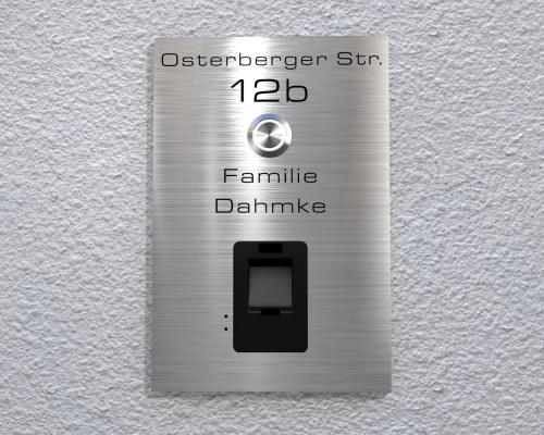Artikelbild des Artikels “Design-Edelstahlklingel mit kapazitivem Fingerscan inkl. Namen-& Adressgravur